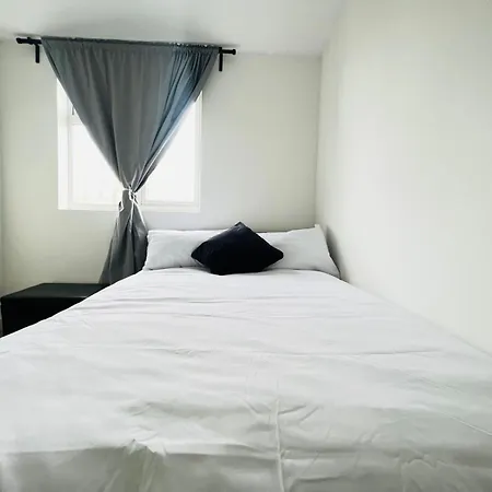 Cricklewood Boutique Stay London Room photo