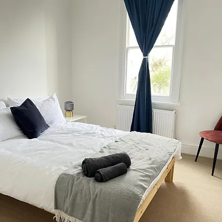 Cricklewood Boutique Stay London Room photo